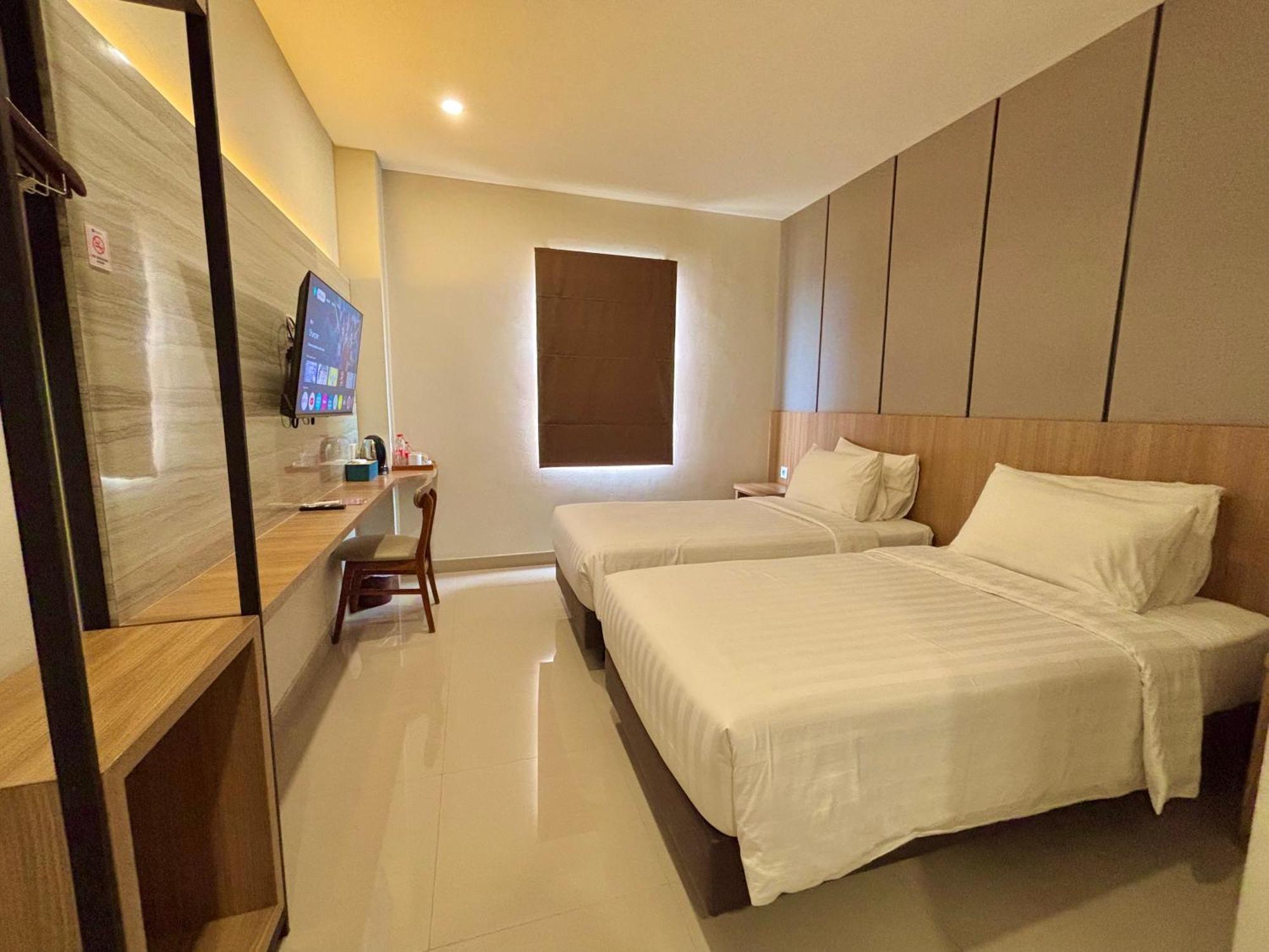 Front One Hotel Gombong Gombong (Central Java) Exterior foto